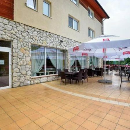 Pensjonat Nad Jeziorem Powidz  Exterior foto
